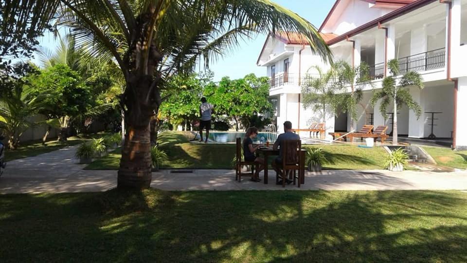 Sea Lagoon Beach Hotel Trincomalee Exterior foto