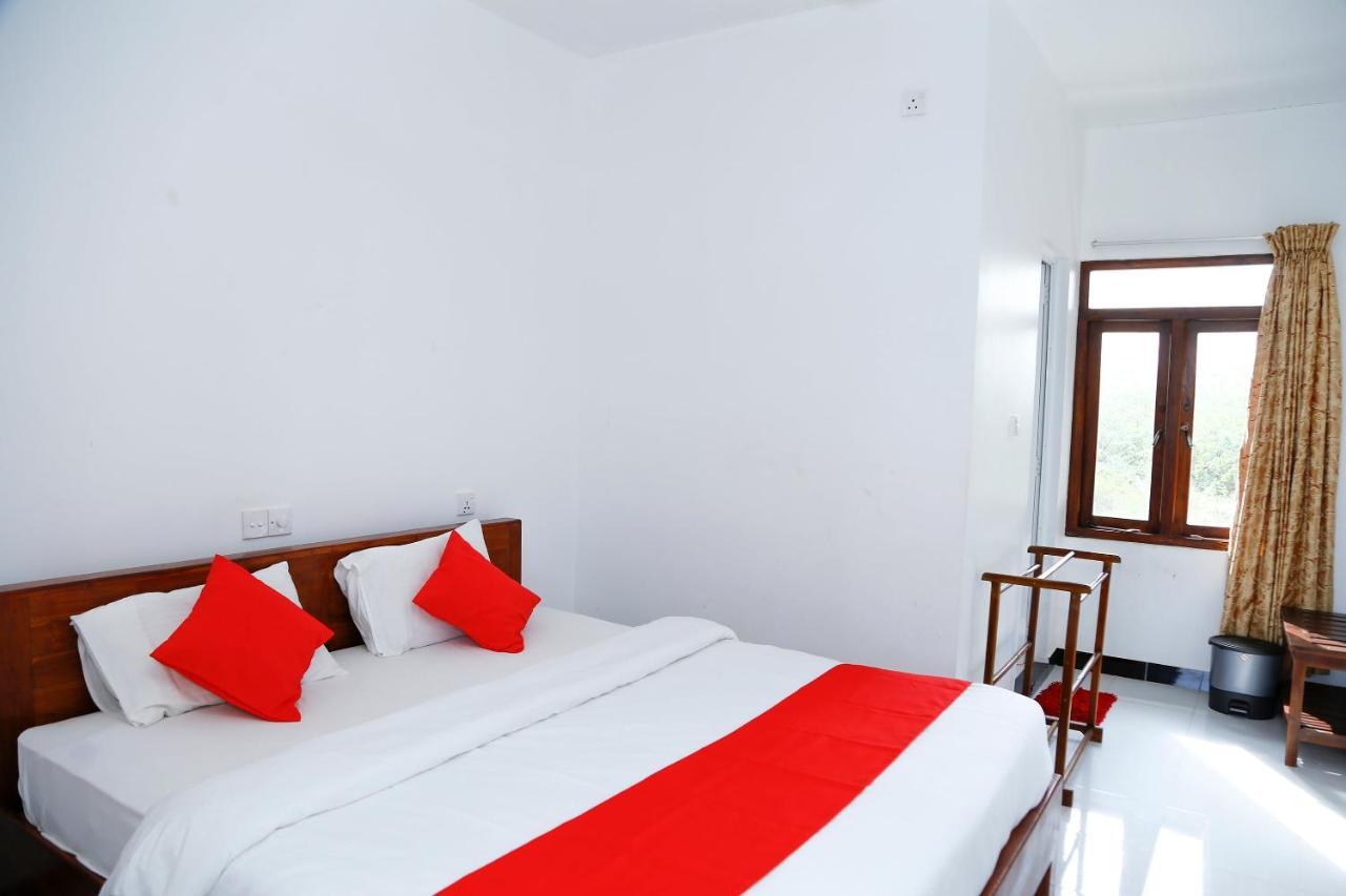 Sea Lagoon Beach Hotel Trincomalee Exterior foto