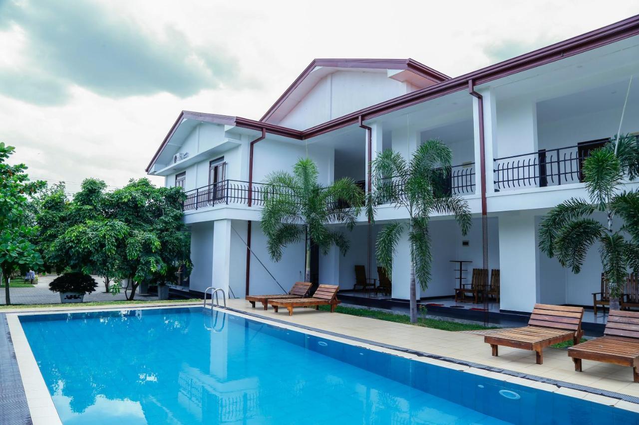 Sea Lagoon Beach Hotel Trincomalee Exterior foto